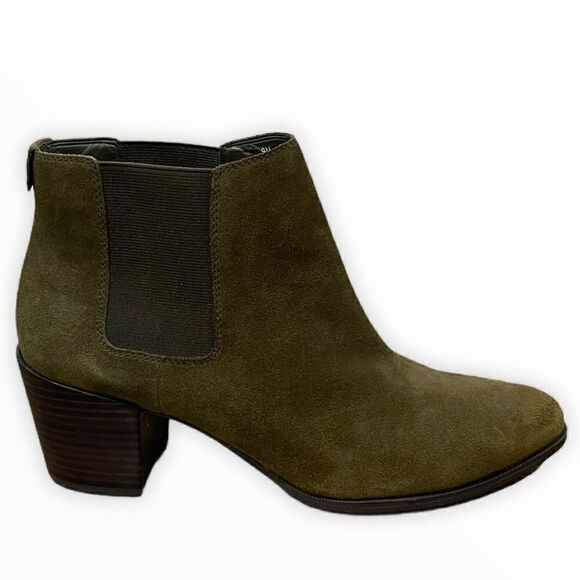 Anne Klein Geordanna Block-Heel Bootie in Size 9 - Picture 2 of 11